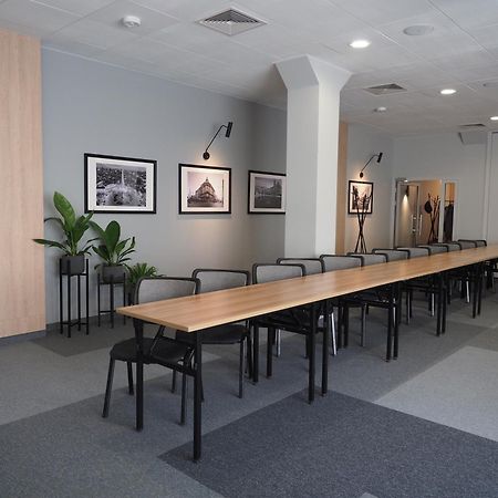 Iness Hotel Лодзь Екстер'єр фото