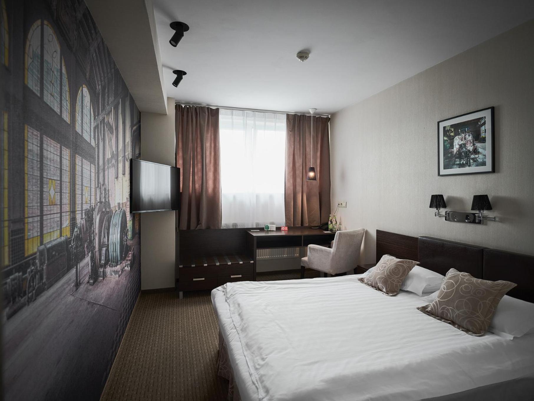 Iness Hotel Лодзь Екстер'єр фото