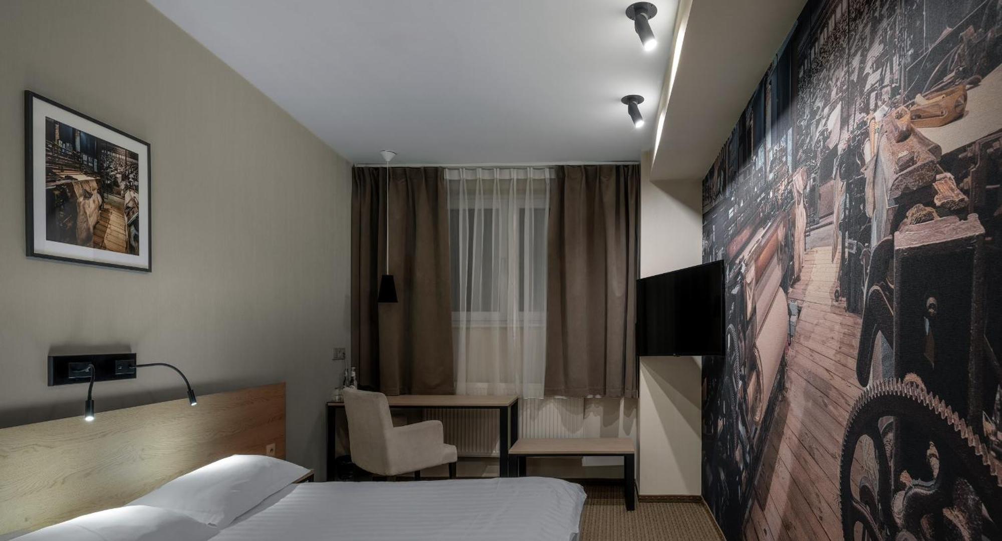 Iness Hotel Лодзь Екстер'єр фото