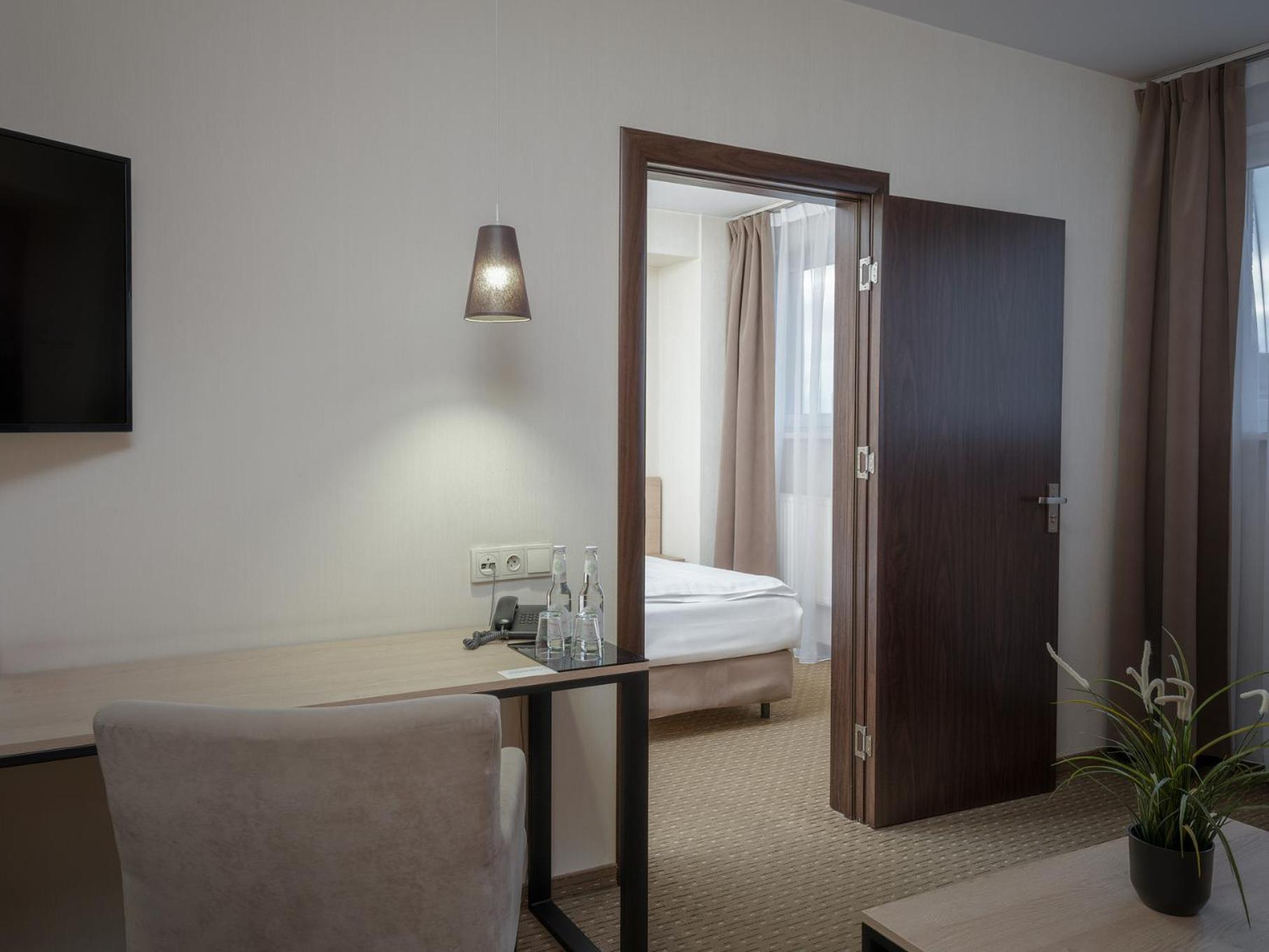 Iness Hotel Лодзь Екстер'єр фото