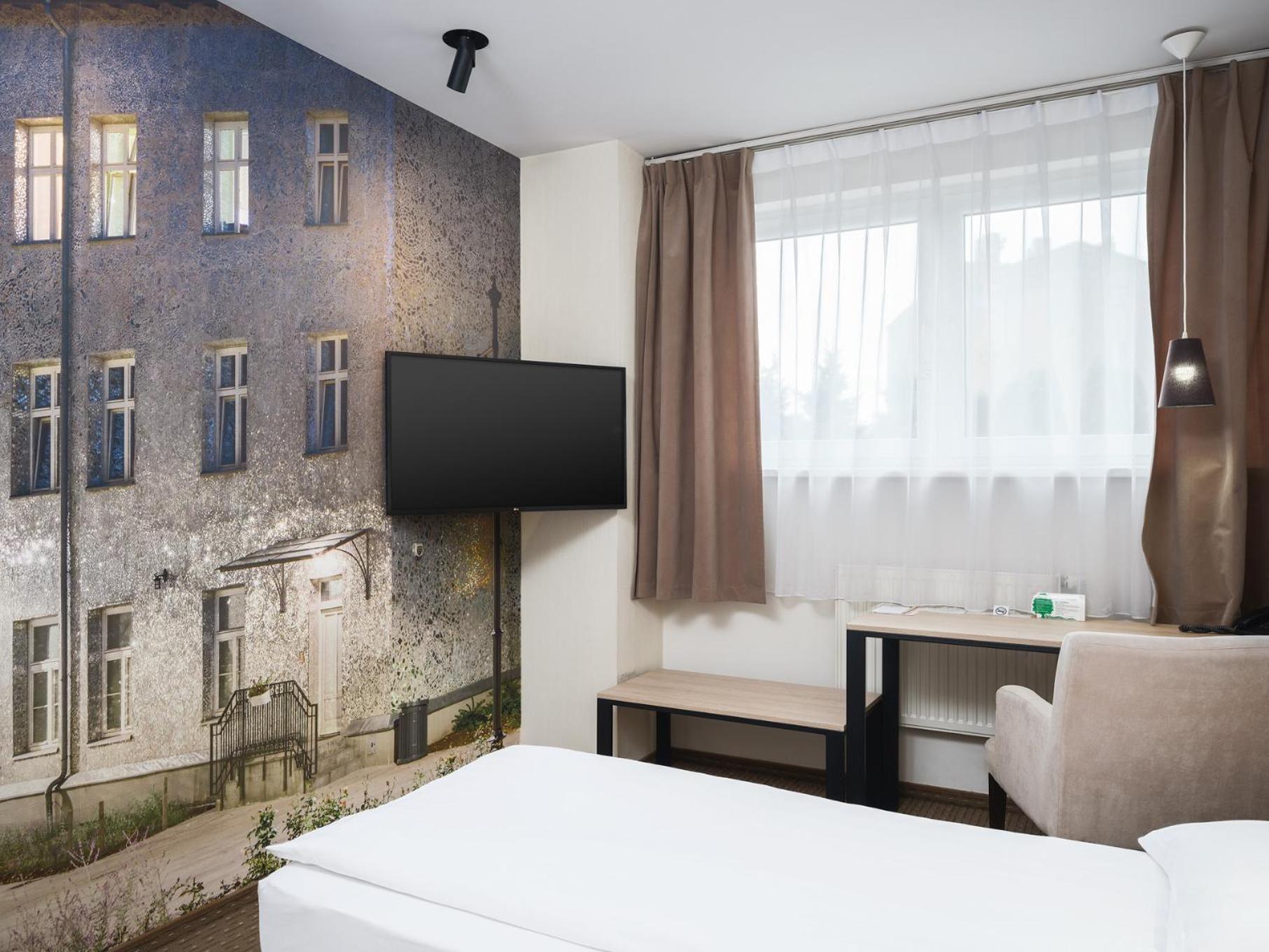 Iness Hotel Лодзь Екстер'єр фото