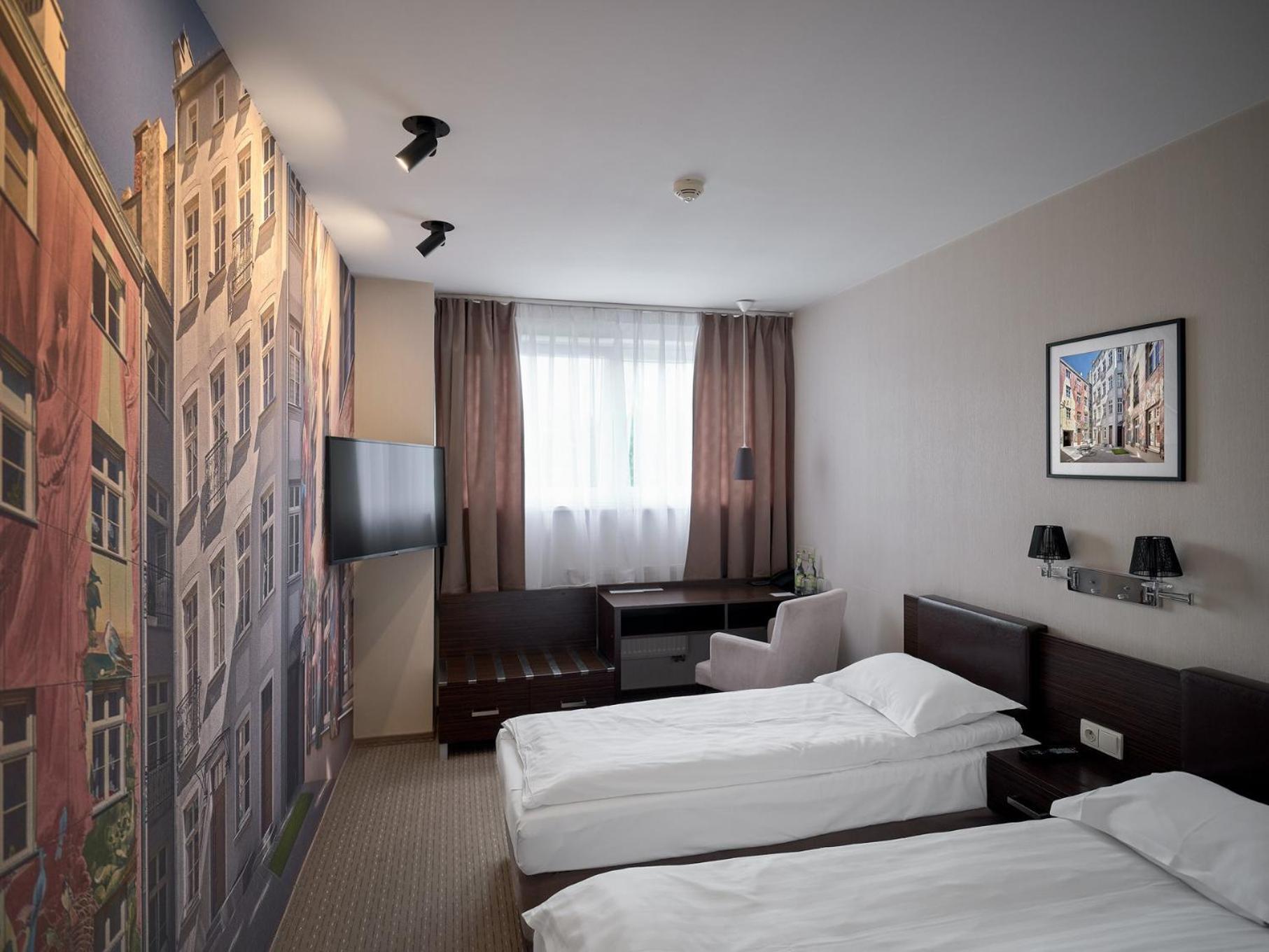 Iness Hotel Лодзь Екстер'єр фото